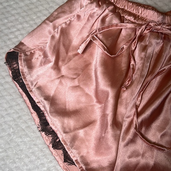 BOOHOO - size small - PJ SATIN SET - Picture 3 of 3